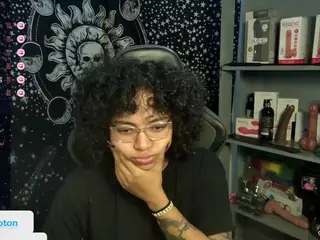 alesyahampton's Live Sex Cam Show