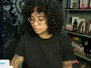 alesyahampton's Live Sex Cam Show
