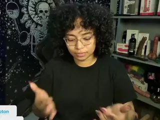alesyahampton's Live Sex Cam Show
