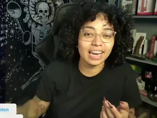 alesyahampton's Live Sex Cam Show