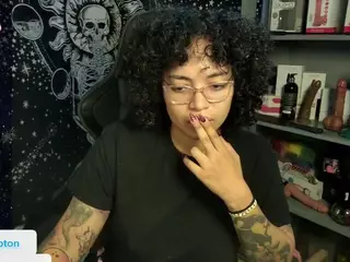alesyahampton's Live Sex Cam Show
