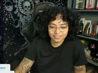 alesyahampton's Live Sex Cam Show
