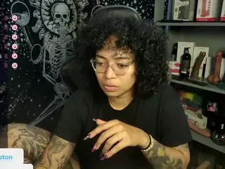 alesyahampton's Live Sex Cam Show