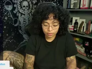alesyahampton's Live Sex Cam Show