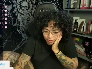 alesyahampton's Live Sex Cam Show