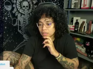 alesyahampton's Live Sex Cam Show