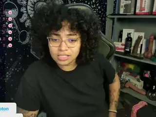 alesyahampton's Live Sex Cam Show
