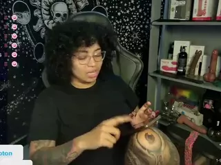 alesyahampton's Live Sex Cam Show