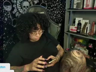 alesyahampton's Live Sex Cam Show