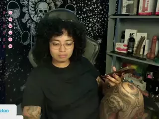 alesyahampton's Live Sex Cam Show