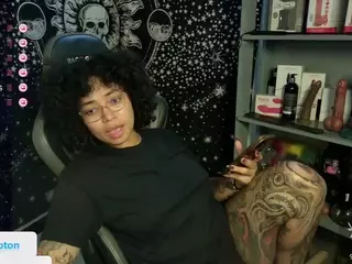 alesyahampton's Live Sex Cam Show