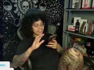 alesyahampton's Live Sex Cam Show