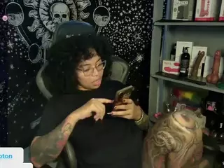 alesyahampton's Live Sex Cam Show