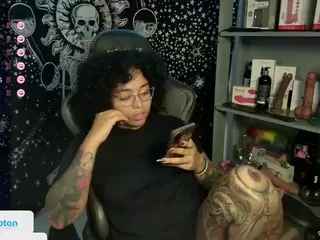 alesyahampton's Live Sex Cam Show
