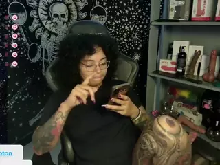 alesyahampton's Live Sex Cam Show