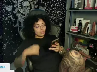 alesyahampton's Live Sex Cam Show