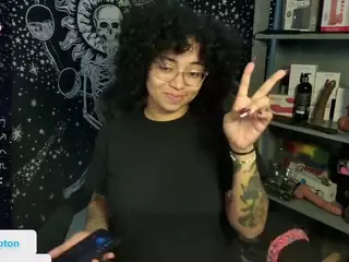 alesyahampton's Live Sex Cam Show