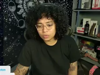 alesyahampton's Live Sex Cam Show