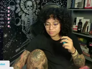 alesyahampton's Live Sex Cam Show