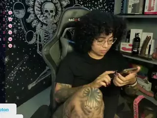 alesyahampton's Live Sex Cam Show