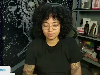alesyahampton's Live Sex Cam Show