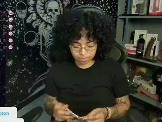 alesyahampton's Live Sex Cam Show