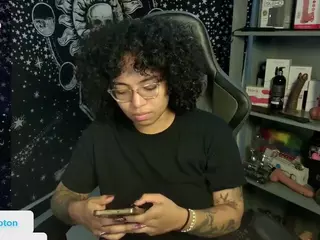 alesyahampton's Live Sex Cam Show