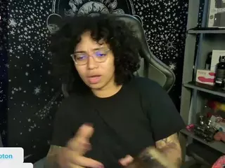 alesyahampton's Live Sex Cam Show