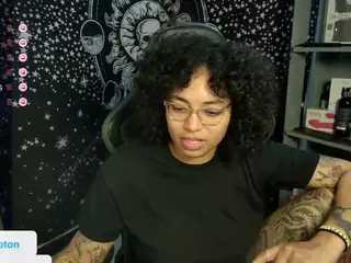 alesyahampton's Live Sex Cam Show