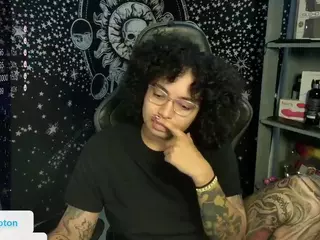 alesyahampton's Live Sex Cam Show
