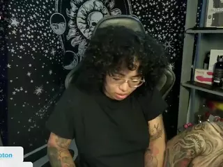 alesyahampton's Live Sex Cam Show