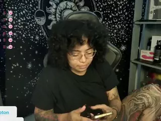 alesyahampton's Live Sex Cam Show