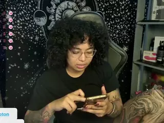 alesyahampton's Live Sex Cam Show