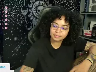 alesyahampton's Live Sex Cam Show