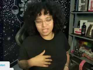 alesyahampton's Live Sex Cam Show