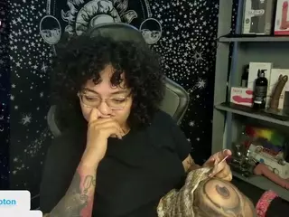 alesyahampton's Live Sex Cam Show