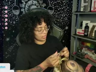 alesyahampton's Live Sex Cam Show