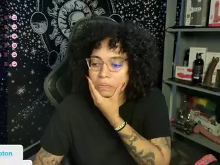 alesyahampton's Live Sex Cam Show