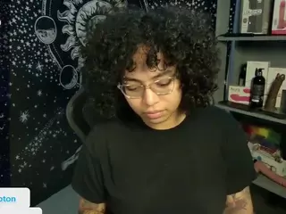 alesyahampton's Live Sex Cam Show