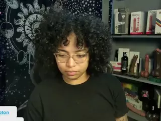 alesyahampton's Live Sex Cam Show