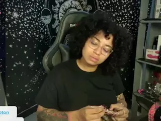 alesyahampton's Live Sex Cam Show