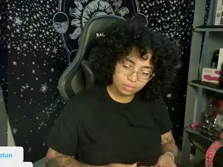 alesyahampton's Live Sex Cam Show