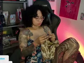 alesyahampton's Live Sex Cam Show