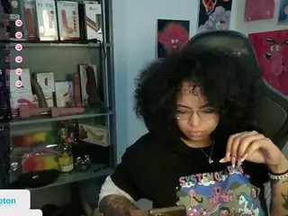 alesyahampton's Live Sex Cam Show
