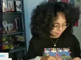 alesyahampton's Live Sex Cam Show