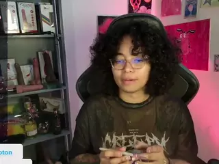 alesyahampton's Live Sex Cam Show