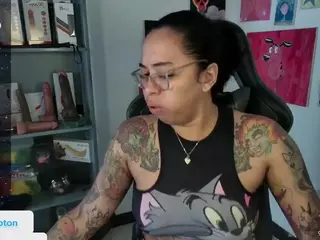 alesyahampton's Live Sex Cam Show