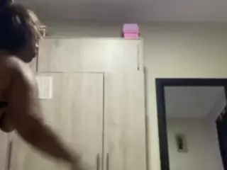 bigassxxx1's Live Sex Cam Show