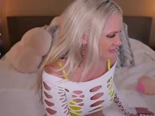 AlenaCroft's Live Sex Cam Show