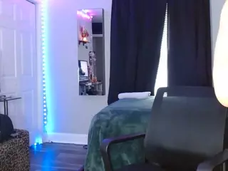 CINNAMON B.'s Live Sex Cam Show